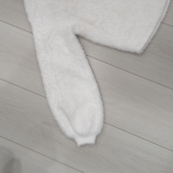 Elegant White Fuzzy Women's Turtleneck Sweater Truth By Republic Size Small - Picture 2 of 3